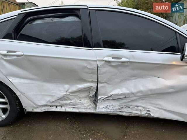 Білий Форд Фьюжен, об'ємом двигуна 2 л та пробігом 290 тис. км за 7500 $, фото 5 на Automoto.ua