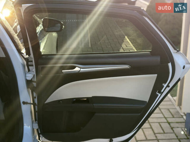 Белый Форд Фьюжн, объемом двигателя 2 л и пробегом 225 тыс. км за 11000 $, фото 13 на Automoto.ua
