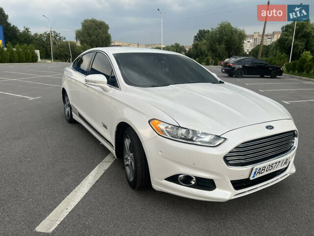 Белый Форд Фьюжн, объемом двигателя 2 л и пробегом 190 тыс. км за 13300 $, фото 3 на Automoto.ua