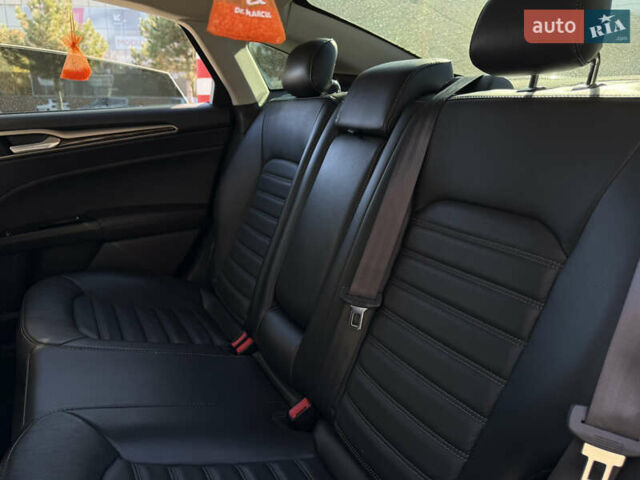 Білий Форд Фьюжен, об'ємом двигуна 2 л та пробігом 137 тис. км за 10999 $, фото 27 на Automoto.ua