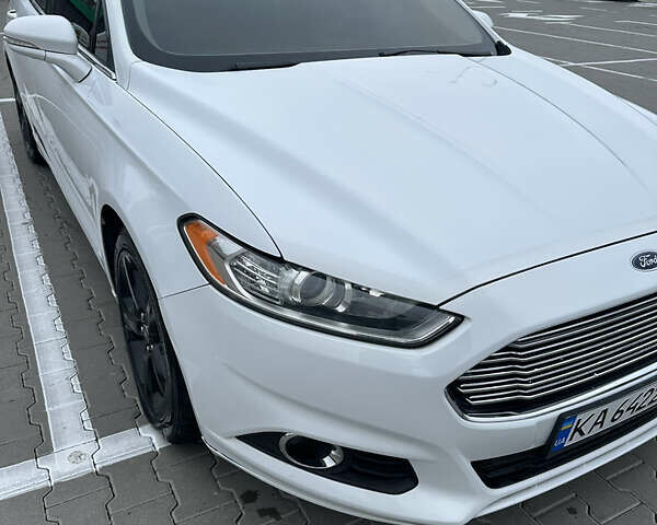 Форд Фьюжн 2014 в Киеве на Automoto.ua Белый Форд Фьюжн, объемом двигателя 2.5 л и пробегом 230 тыс. км за 9800 $, фото 1 на Automoto.ua