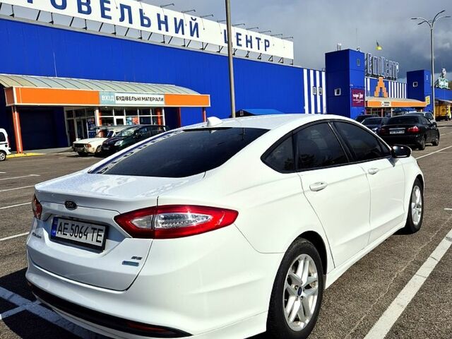 Белый Форд Фьюжн, объемом двигателя 1.5 л и пробегом 180 тыс. км за 10000 $, фото 5 на Automoto.ua