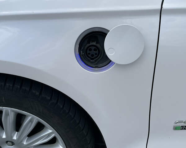 Форд Фьюжн 2014 в Харькове на Automoto.ua Белый Форд Фьюжн, объемом двигателя 2 л и пробегом 113 тыс. км за 14500 $, фото 14 на Automoto.ua