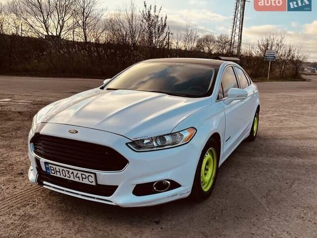 Белый Форд Фьюжн, объемом двигателя 2 л и пробегом 255 тыс. км за 11300 $, фото 3 на Automoto.ua