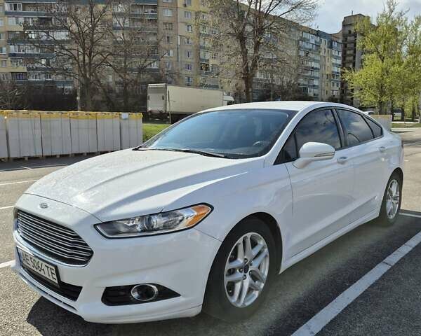 Белый Форд Фьюжн, объемом двигателя 1.5 л и пробегом 184 тыс. км за 10000 $, фото 4 на Automoto.ua