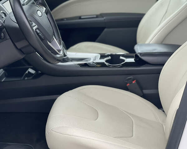 Белый Форд Фьюжн, объемом двигателя 2 л и пробегом 266 тыс. км за 10999 $, фото 11 на Automoto.ua