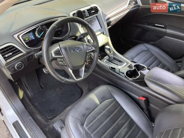 Білий Форд Фьюжен, об'ємом двигуна 2 л та пробігом 176 тис. км за 12000 $, фото 10 на Automoto.ua