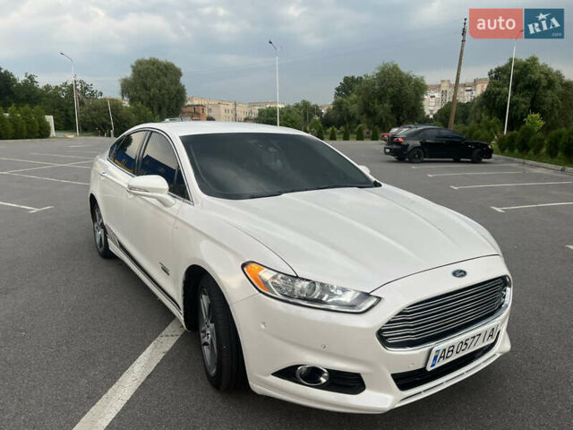 Белый Форд Фьюжн, объемом двигателя 2 л и пробегом 190 тыс. км за 13300 $, фото 1 на Automoto.ua
