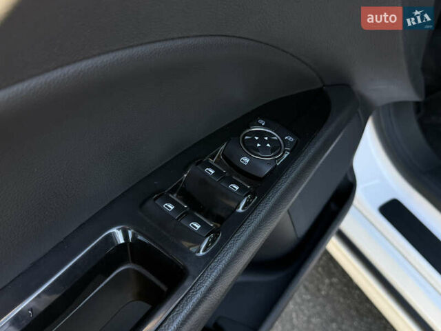 Форд Фьюжен 2014 у Одесі на Automoto.ua Білий Форд Фьюжен, об'ємом двигуна 2 л та пробігом 137 тис. км за 11800 $, фото 18 на Automoto.ua