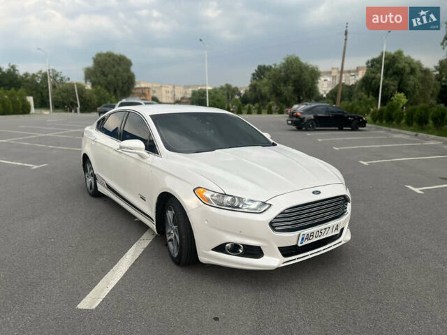 Белый Форд Фьюжн, объемом двигателя 2 л и пробегом 190 тыс. км за 13300 $, фото 2 на Automoto.ua
