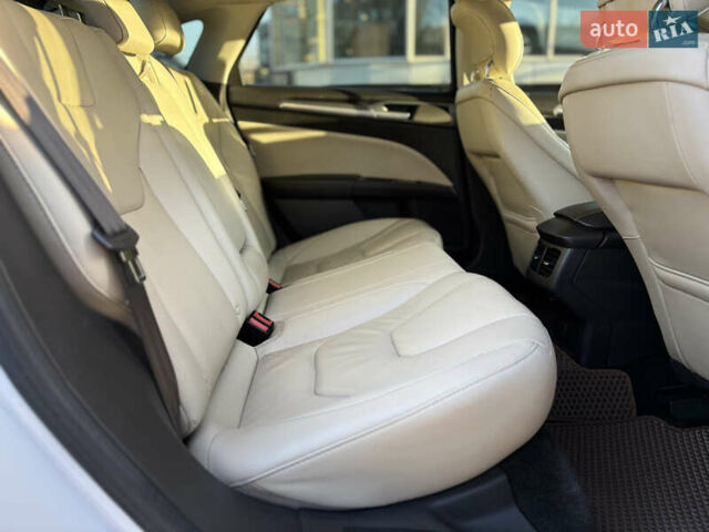 Белый Форд Фьюжн, объемом двигателя 2 л и пробегом 225 тыс. км за 11000 $, фото 16 на Automoto.ua