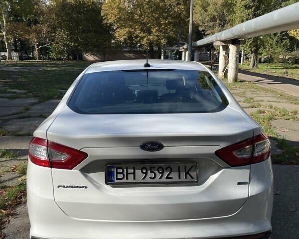Білий Форд Фьюжен, об'ємом двигуна 2.49 л та пробігом 147 тис. км за 9800 $, фото 4 на Automoto.ua