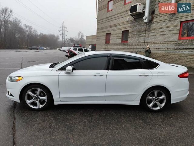 Белый Форд Фьюжн, объемом двигателя 2.5 л и пробегом 216 тыс. км за 8500 $, фото 2 на Automoto.ua