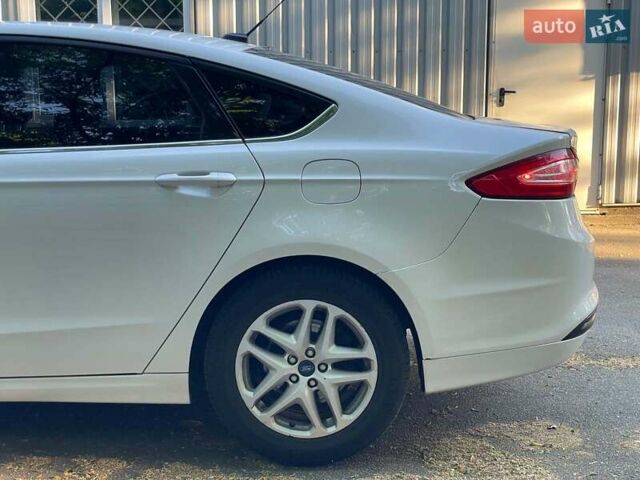 Белый Форд Фьюжн, объемом двигателя 2.5 л и пробегом 178 тыс. км за 7500 $, фото 9 на Automoto.ua