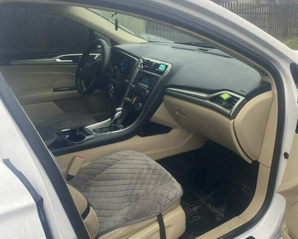 Білий Форд Фьюжен, об'ємом двигуна 2.49 л та пробігом 240 тис. км за 11000 $, фото 5 на Automoto.ua