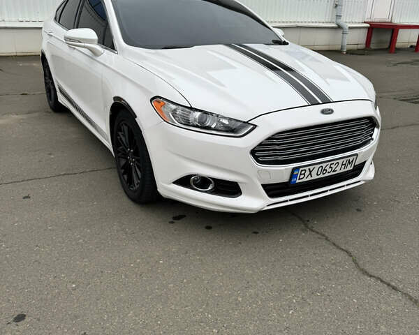 Белый Форд Фьюжн, объемом двигателя 2 л и пробегом 217 тыс. км за 9000 $, фото 4 на Automoto.ua