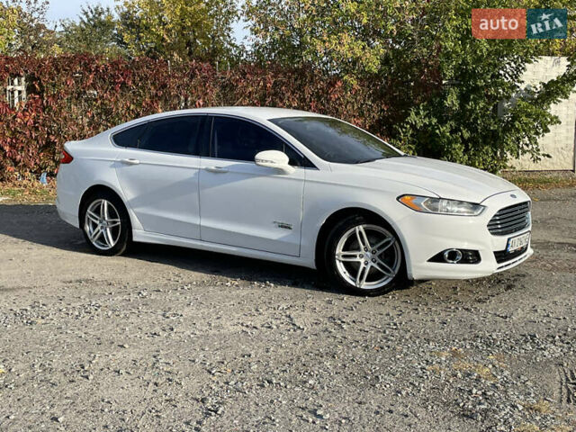 Білий Форд Фьюжен, об'ємом двигуна 2 л та пробігом 176 тис. км за 12000 $, фото 7 на Automoto.ua