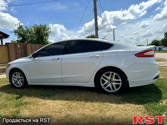 Белый Форд Фьюжн, объемом двигателя 2.5 л и пробегом 140 тыс. км за 9000 $, фото 1 на Automoto.ua