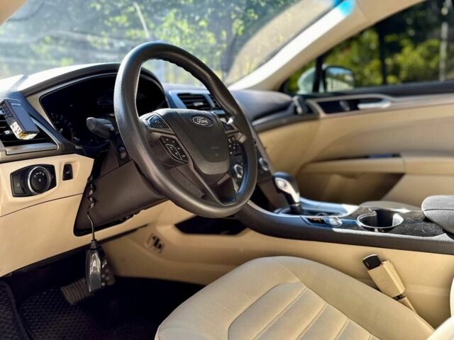 Белый Форд Фьюжн, объемом двигателя 2.5 л и пробегом 149 тыс. км за 10590 $, фото 5 на Automoto.ua