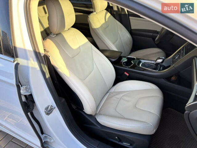 Белый Форд Фьюжн, объемом двигателя 2 л и пробегом 225 тыс. км за 11000 $, фото 15 на Automoto.ua