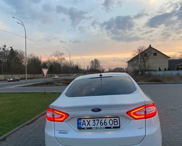 Белый Форд Фьюжн, объемом двигателя 2 л и пробегом 199 тыс. км за 11200 $, фото 7 на Automoto.ua