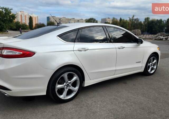 Білий Форд Фьюжен, об'ємом двигуна 0 л та пробігом 182 тис. км за 11800 $, фото 6 на Automoto.ua