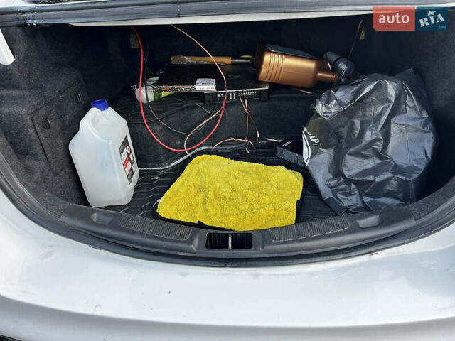 Форд Фьюжн 2014 в Одессе на Automoto.ua Белый Форд Фьюжн, объемом двигателя 2 л и пробегом 186 тыс. км за 12500 $, фото 4 на Automoto.ua