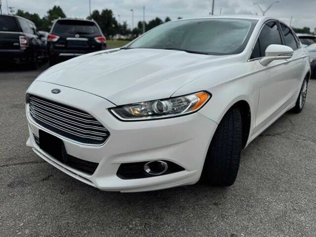 Белый Форд Фьюжн, объемом двигателя 2 л и пробегом 81 тыс. км за 4800 $, фото 2 на Automoto.ua