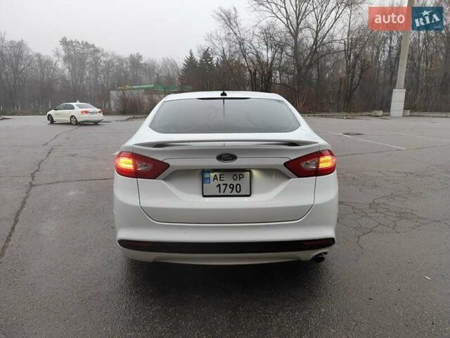 Белый Форд Фьюжн, объемом двигателя 2.5 л и пробегом 216 тыс. км за 8500 $, фото 4 на Automoto.ua