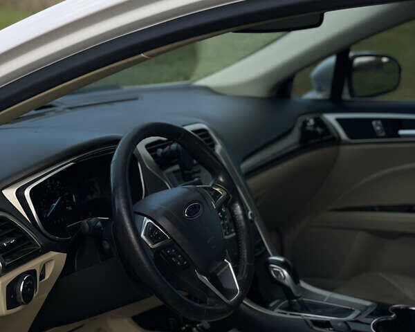 Форд Фьюжн 2014 в Яворове на Automoto.ua Белый Форд Фьюжн, объемом двигателя 2 л и пробегом 323 тыс. км за 10999 $, фото 15 на Automoto.ua