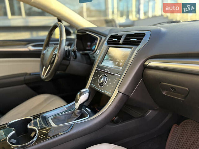 Белый Форд Фьюжн, объемом двигателя 2 л и пробегом 225 тыс. км за 11000 $, фото 19 на Automoto.ua