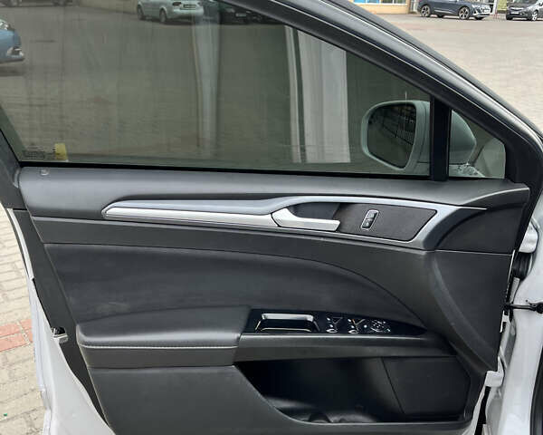 Белый Форд Фьюжн, объемом двигателя 2.5 л и пробегом 180 тыс. км за 13700 $, фото 22 на Automoto.ua