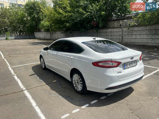 Білий Форд Фьюжен, об'ємом двигуна 2 л та пробігом 125 тис. км за 12000 $, фото 8 на Automoto.ua