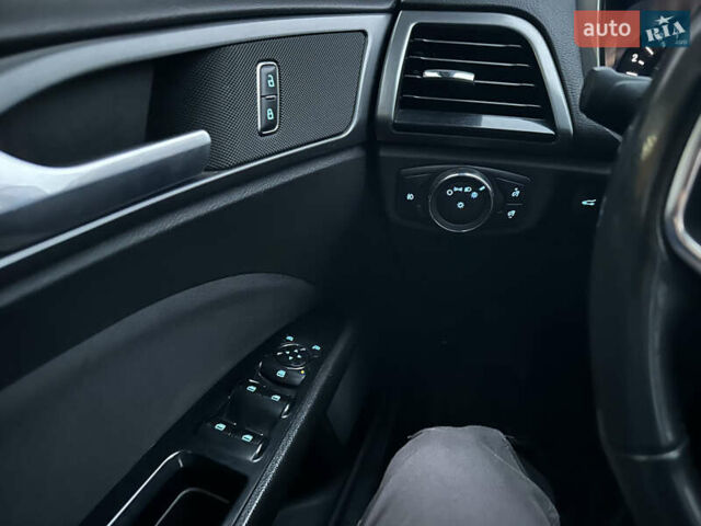 Белый Форд Фьюжн, объемом двигателя 2.49 л и пробегом 253 тыс. км за 9600 $, фото 34 на Automoto.ua