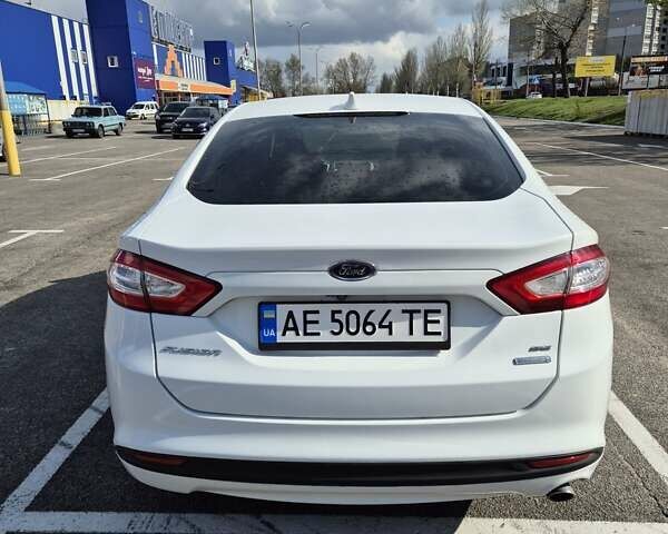 Белый Форд Фьюжн, объемом двигателя 1.5 л и пробегом 184 тыс. км за 10000 $, фото 2 на Automoto.ua