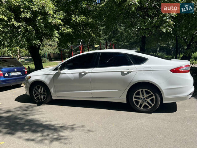 Білий Форд Фьюжен, об'ємом двигуна 2.5 л та пробігом 208 тис. км за 10000 $, фото 8 на Automoto.ua