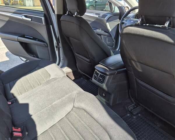 Белый Форд Фьюжн, объемом двигателя 1.5 л и пробегом 184 тыс. км за 10000 $, фото 13 на Automoto.ua