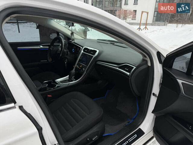 Белый Форд Фьюжн, объемом двигателя 2.5 л и пробегом 240 тыс. км за 8450 $, фото 10 на Automoto.ua