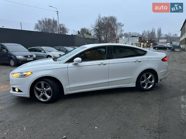 Белый Форд Фьюжн, объемом двигателя 2.49 л и пробегом 253 тыс. км за 9600 $, фото 7 на Automoto.ua