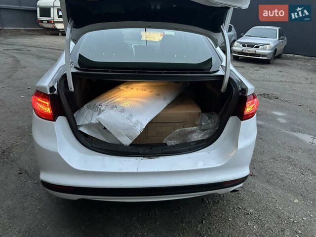 Белый Форд Фьюжн, объемом двигателя 2.49 л и пробегом 253 тыс. км за 9600 $, фото 32 на Automoto.ua