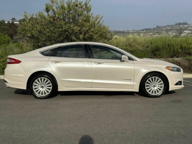 Білий Форд Фьюжен, об'ємом двигуна 2 л та пробігом 88 тис. км за 5900 $, фото 5 на Automoto.ua