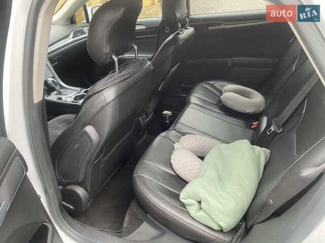 Білий Форд Фьюжен, об'ємом двигуна 2 л та пробігом 168 тис. км за 12800 $, фото 6 на Automoto.ua