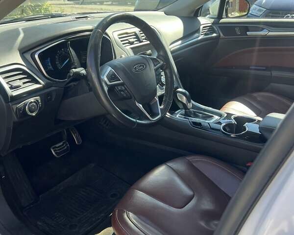 Форд Фьюжн 2014 в Львове на Automoto.ua Белый Форд Фьюжн, объемом двигателя 2 л и пробегом 304 тыс. км за 11000 $, фото 2 на Automoto.ua