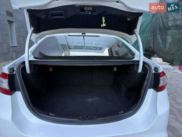 Форд Фьюжн 2014 в Полтаве на Automoto.ua Белый Форд Фьюжн, объемом двигателя 1.5 л и пробегом 275 тыс. км за 8800 $, фото 9 на Automoto.ua