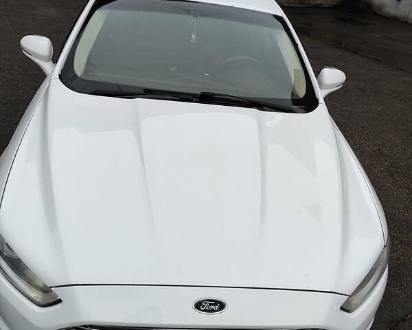 Белый Форд Фьюжн, объемом двигателя 2.5 л и пробегом 216 тыс. км за 8500 $, фото 7 на Automoto.ua