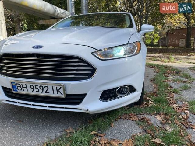 Білий Форд Фьюжен, об'ємом двигуна 2.49 л та пробігом 147 тис. км за 9800 $, фото 22 на Automoto.ua