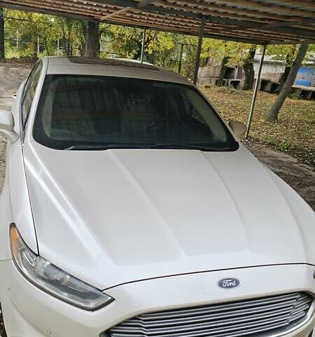 Белый Форд Фьюжн, объемом двигателя 2 л и пробегом 170 тыс. км за 11000 $, фото 2 на Automoto.ua