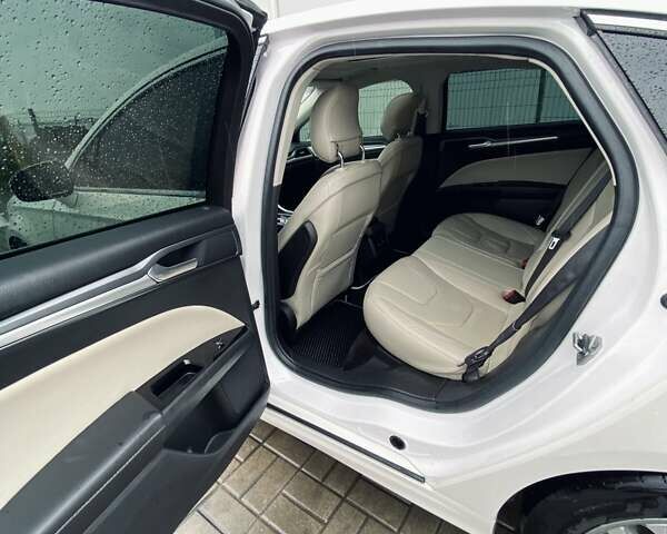 Білий Форд Фьюжен, об'ємом двигуна 2 л та пробігом 164 тис. км за 13200 $, фото 5 на Automoto.ua