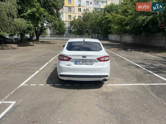 Білий Форд Фьюжен, об'ємом двигуна 2 л та пробігом 125 тис. км за 12000 $, фото 6 на Automoto.ua
