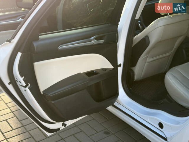 Белый Форд Фьюжн, объемом двигателя 2 л и пробегом 225 тыс. км за 11000 $, фото 11 на Automoto.ua